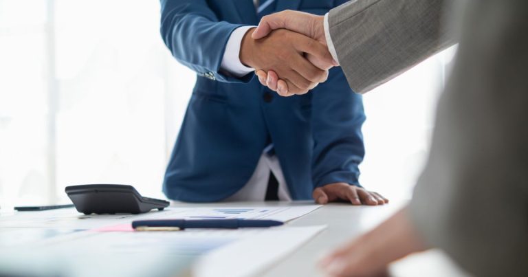 How to Choose the Right Financial Advisor How to Choose the Right Financial Advisor